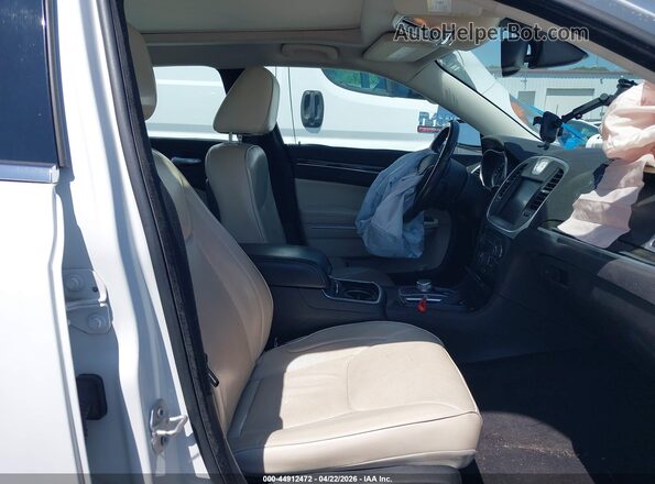 2C3CCAEG8GH324453 2016 CHRYSLER 300 White Widok wnętrza z przodu