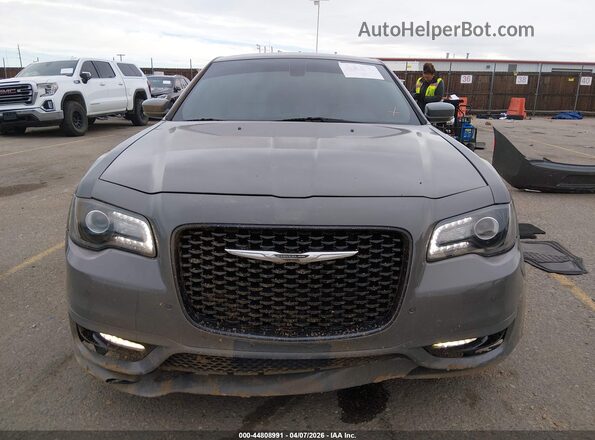 2C3CCAGG5HH588731 2017 CHRYSLER 300 Gray Widok wnętrza z tyłu
