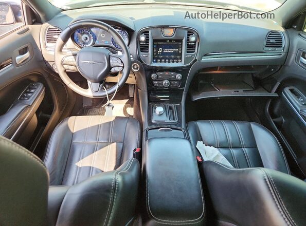 2C3CCAGG5JH149261 2018 CHRYSLER 300 Серый Вид панели приборов