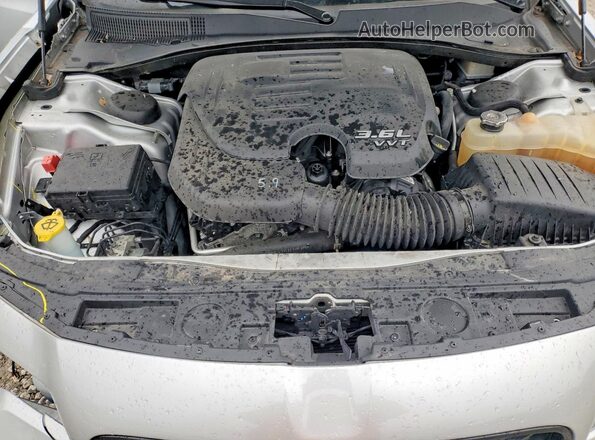 2C3CCAGG5LH148310 2020 CHRYSLER 300 Silver Rear interior view