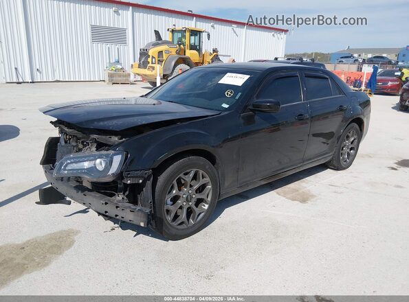 2C3CCAGG6HH597616 2017 CHRYSLER 300 Черный Передняя левая четверть