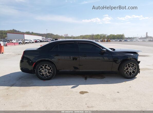 2C3CCAGG6HH597616 2017 CHRYSLER 300 Черный Вид задней части салона