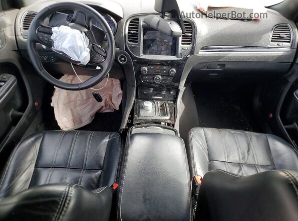 2C3CCAGGXHH522126 2017 CHRYSLER 300 Черный Вид панели приборов