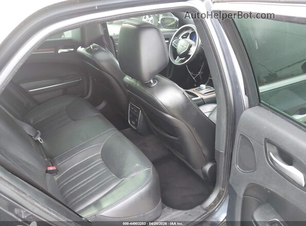 2C3CCAPG3HH661367 2017 CHRYSLER 300 Gray Widok naklejki z numerem VIN