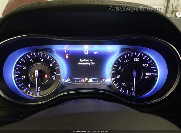2C3CCARG0HH553446 2017 CHRYSLER 300 Red Հետևի նստատեղերի տեսք