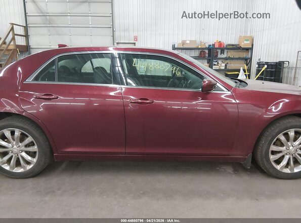 2C3CCARG0HH553446 2017 CHRYSLER 300 Red Սալոնի 360 աստիճան տեսք