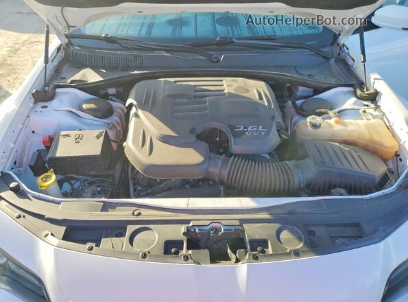 2C3CCASG2NH236967 2022 CHRYSLER 300 White Սալոնի հետևի տեսք