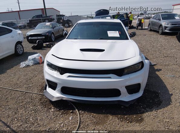 2C3CDXGJ0PH643189 2023 DODGE CHARGER White Widok wnętrza z tyłu