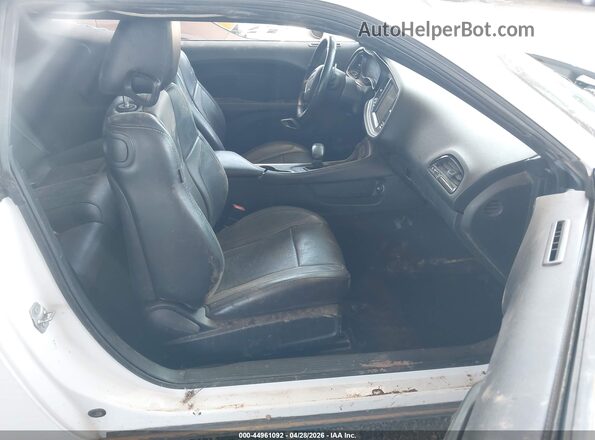 2C3CDZAG0HH618271 2017 DODGE CHALLENGER White Front interior view