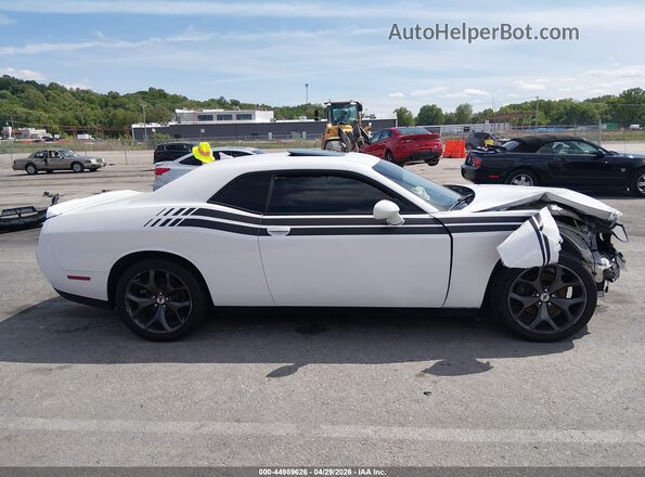 2C3CDZAGXJH258397 2018 DODGE CHALLENGER White Սալոնի 360 աստիճան տեսք