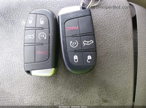 2C3CDZBT2HH550177 2017 DODGE CHALLENGER Yellow Widok deski rozdzielczej