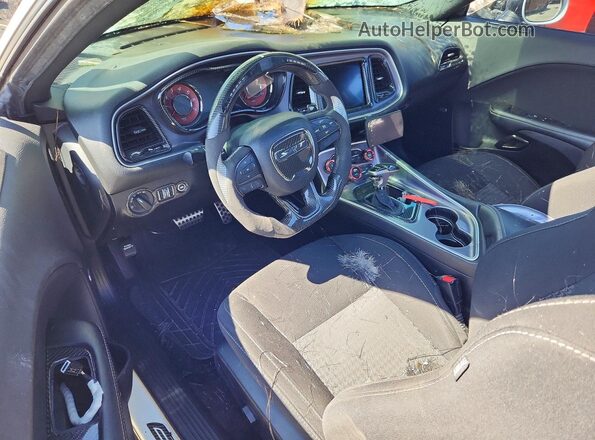 2C3CDZC93KH524262 2019 DODGE CHALLENGER Белый Вид панели приборов