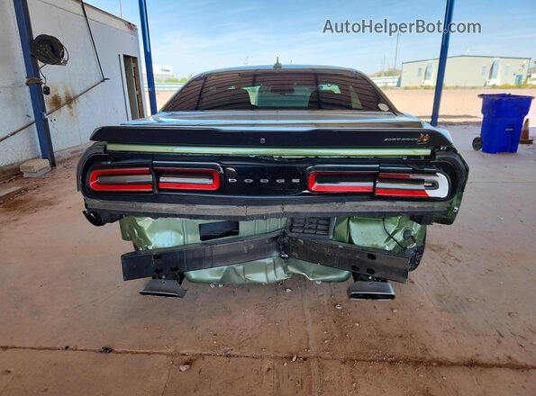 2C3CDZFJ1NH163897 2022 DODGE CHALLENGER Green Widok z tyłu