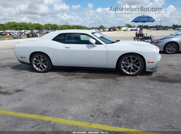 2C3CDZJG2NH159823 2022 DODGE CHALLENGER White Widok wnętrza z tyłu