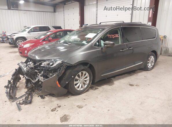 2C4RC1BG0JR211124 2018 CHRYSLER PACIFICA Gray 