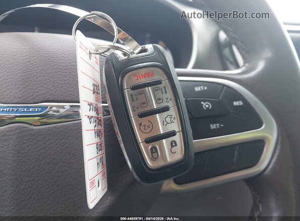 2C4RC1BG0JR235780 2018 CHRYSLER PACIFICA Black Вид панелі приладів