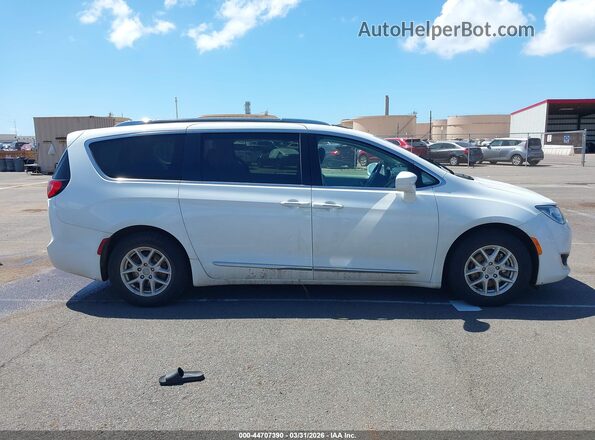 2C4RC1BG5LR209467 2020 CHRYSLER PACIFICA Белый Вид задней части салона