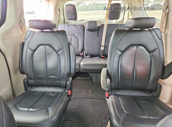 2C4RC1BG7LR105627 2020 CHRYSLER PACIFICA Blue Widok tylnych siedzeń