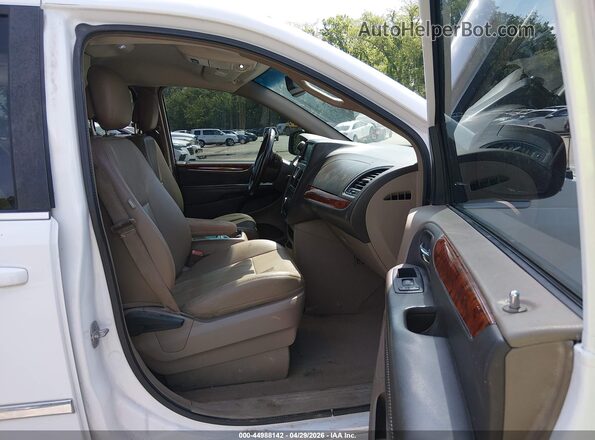 2C4RC1BGXGR213780 2016 CHRYSLER TOWN & COUNTRY White Widok wnętrza z przodu