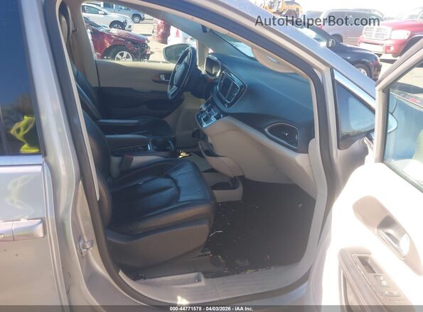 2C4RC1BGXJR214063 2018 CHRYSLER PACIFICA Silver Սալոնի դիմացի տեսք