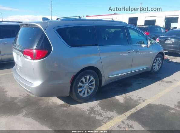 2C4RC1BGXJR214063 2018 CHRYSLER PACIFICA Silver Հետևի աջ