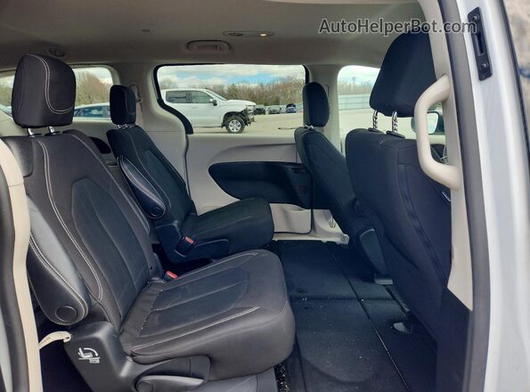 2C4RC1CG0PR568066 2023 CHRYSLER VOYAGER White უკანა სალონის ხედი