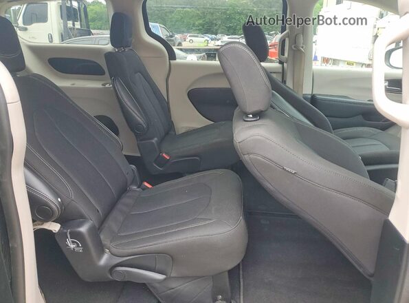 2C4RC1CG2PR616540 2023 CHRYSLER VOYAGER Black Vista interior trasera