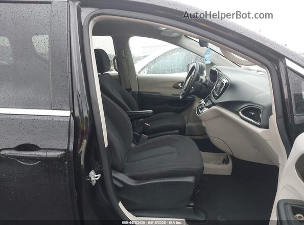 2C4RC1CG4PR520232 2023 CHRYSLER VOYAGER Black Вид салону спереду