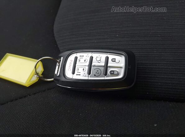 2C4RC1CG4PR520232 2023 CHRYSLER VOYAGER Black Вид панелі приладів