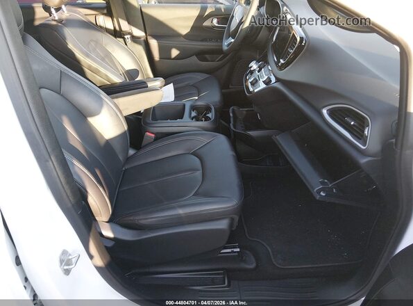 2C4RC1CG4SR605693 2025 CHRYSLER VOYAGER White Widok wnętrza z przodu
