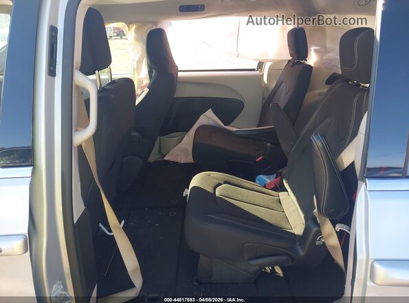 2C4RC1CG7PR617005 2023 CHRYSLER VOYAGER Silver Widok naklejki z numerem VIN
