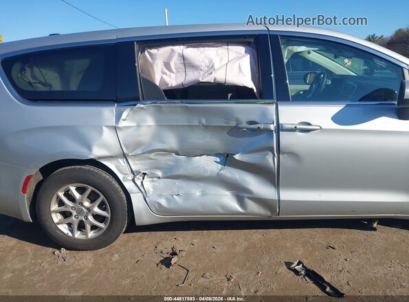 2C4RC1CG7PR617005 2023 CHRYSLER VOYAGER Silver Widok z przodu