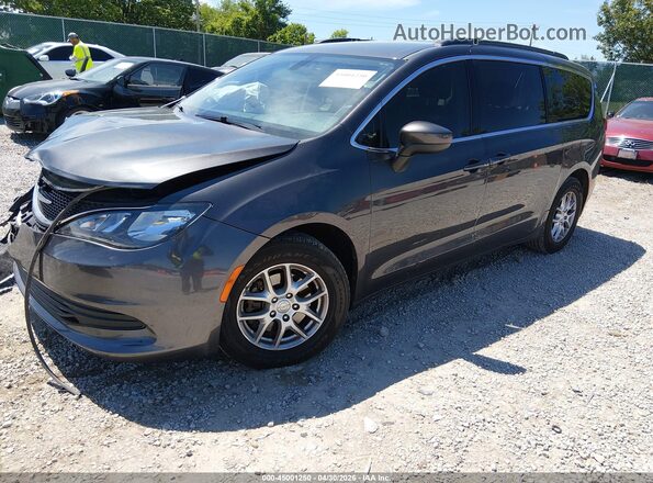 2C4RC1DG0LR265717 2020 CHRYSLER VOYAGER Gray Vista tres cuartos delantera izquierda