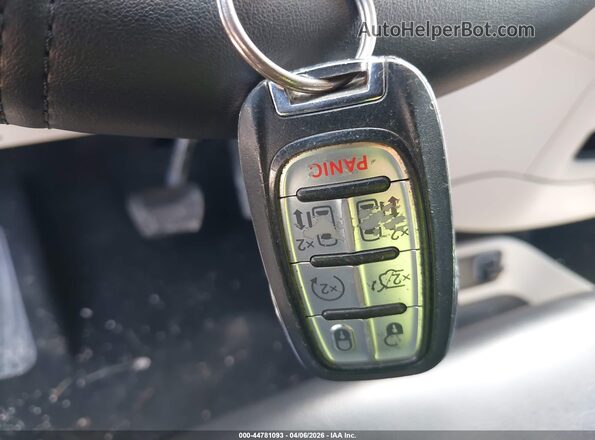 2C4RC1DG1MR533014 2021 CHRYSLER VOYAGER White Առջևի վահանակի տեսք