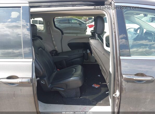 2C4RC1EGXJR352133 2018 CHRYSLER PACIFICA Gray Widok naklejki z numerem VIN
