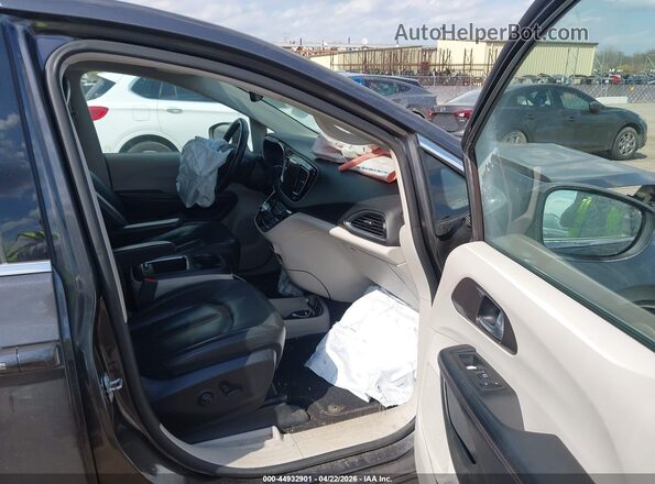 2C4RC1EGXJR352133 2018 CHRYSLER PACIFICA Gray Widok wnętrza z przodu