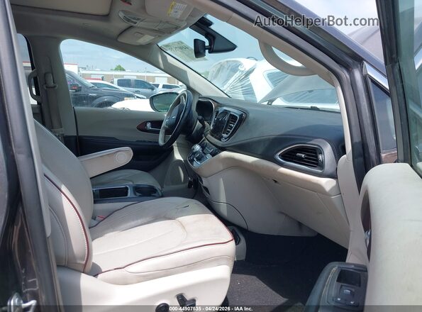 2C4RC1GG1LR139748 2020 CHRYSLER PACIFICA Gray Front interior view