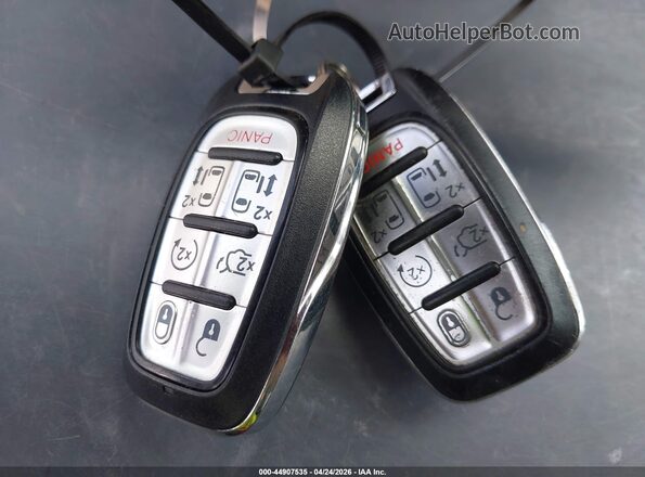 2C4RC1GG1LR139748 2020 CHRYSLER PACIFICA Gray Dashboard view