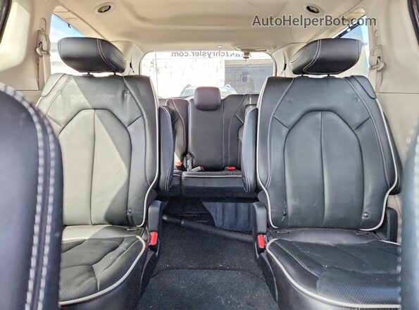 2C4RC1GG4PR540751 2023 CHRYSLER PACIFICA Gray Vista de los asientos traseros