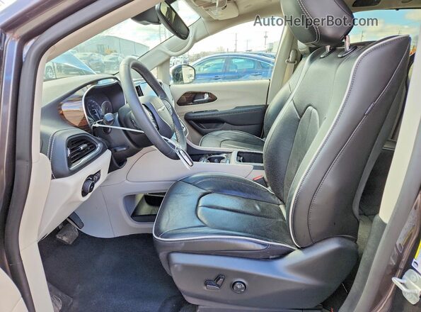 2C4RC1GG4PR540751 2023 CHRYSLER PACIFICA Gray Vista interior delantera
