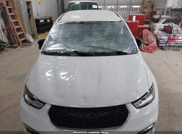 2C4RC1S73RR169141 2024 CHRYSLER PACIFICA White Front view