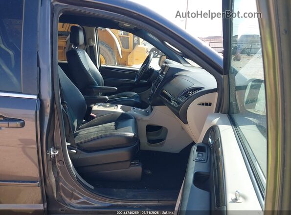 2C4RDGCG3HR696044 2017 DODGE GRAND CARAVAN Gray Vista interior delantera