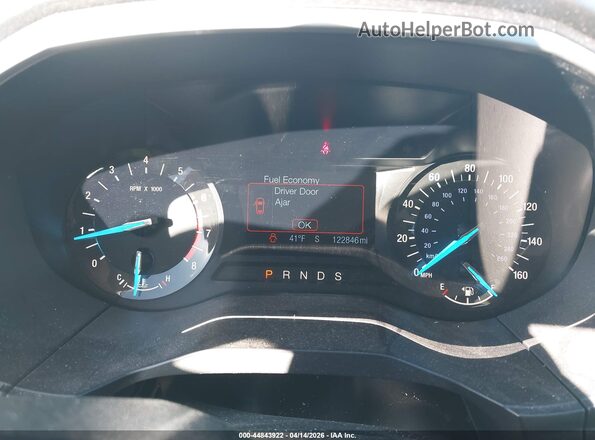 2FMPK4J98JBB28933 2018 FORD EDGE White Rear seats view