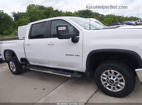 2GC1KNEY1T1140237 2026 CHEVROLET SILVERADO White Սալոնի հետևի տեսք