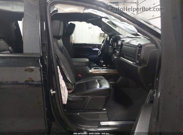2GCUDDED1R1197173 2024 CHEVROLET SILVERADO Черный Вид салона спереди