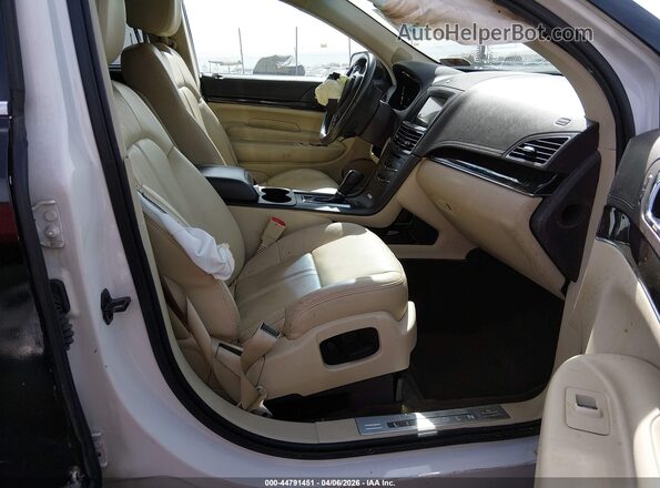 2LMHJ5AT9JBL01629 2018 LINCOLN MKT Черный Вид салона спереди