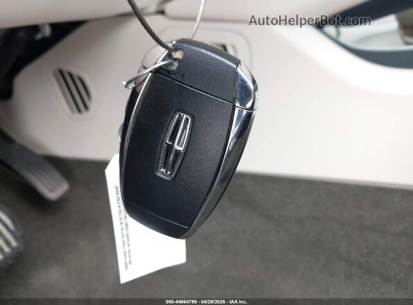 2LMPJ6K97KBL58949 2019 LINCOLN NAUTILUS White წინა პანელის ხედი