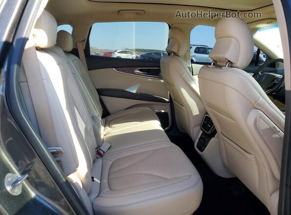 2LMPJ6L92KBL53589 2019 LINCOLN NAUTILUS Gray Widok wnętrza z tyłu
