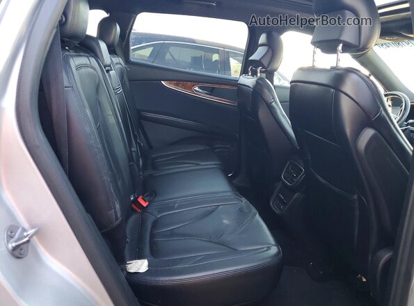 2LMPJ6LR8HBL29077 2017 LINCOLN MKX Silver Вид задніх сидінь