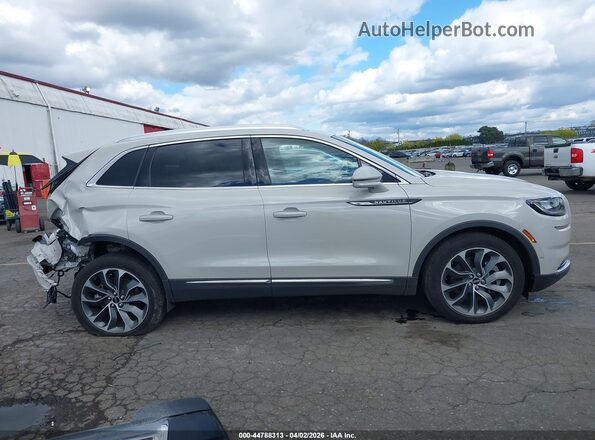 2LMPJ8K96PBL22804 2023 LINCOLN NAUTILUS Gray Rear interior view